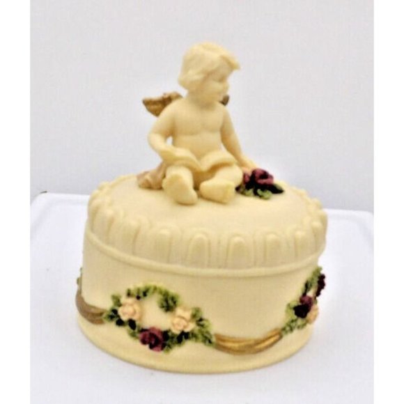 Dezine Ltd Trinket Box Bisque Hand Paainted Cherub,  Roses  & Ribbons Cream - Picture 1 of 5